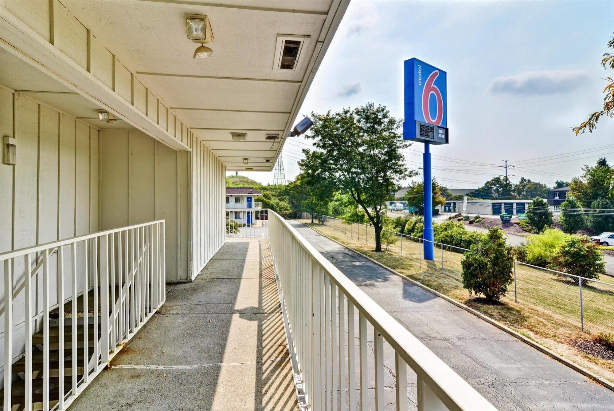 Motel 6-Pittsburgh, Pa - Crafton Bagian luar foto